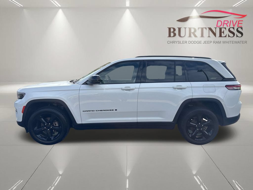 Used 2023 Jeep Grand Cherokee Altitude AWD/4WD image 5