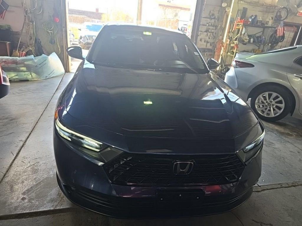 Used 2025 Honda Accord SE image 2