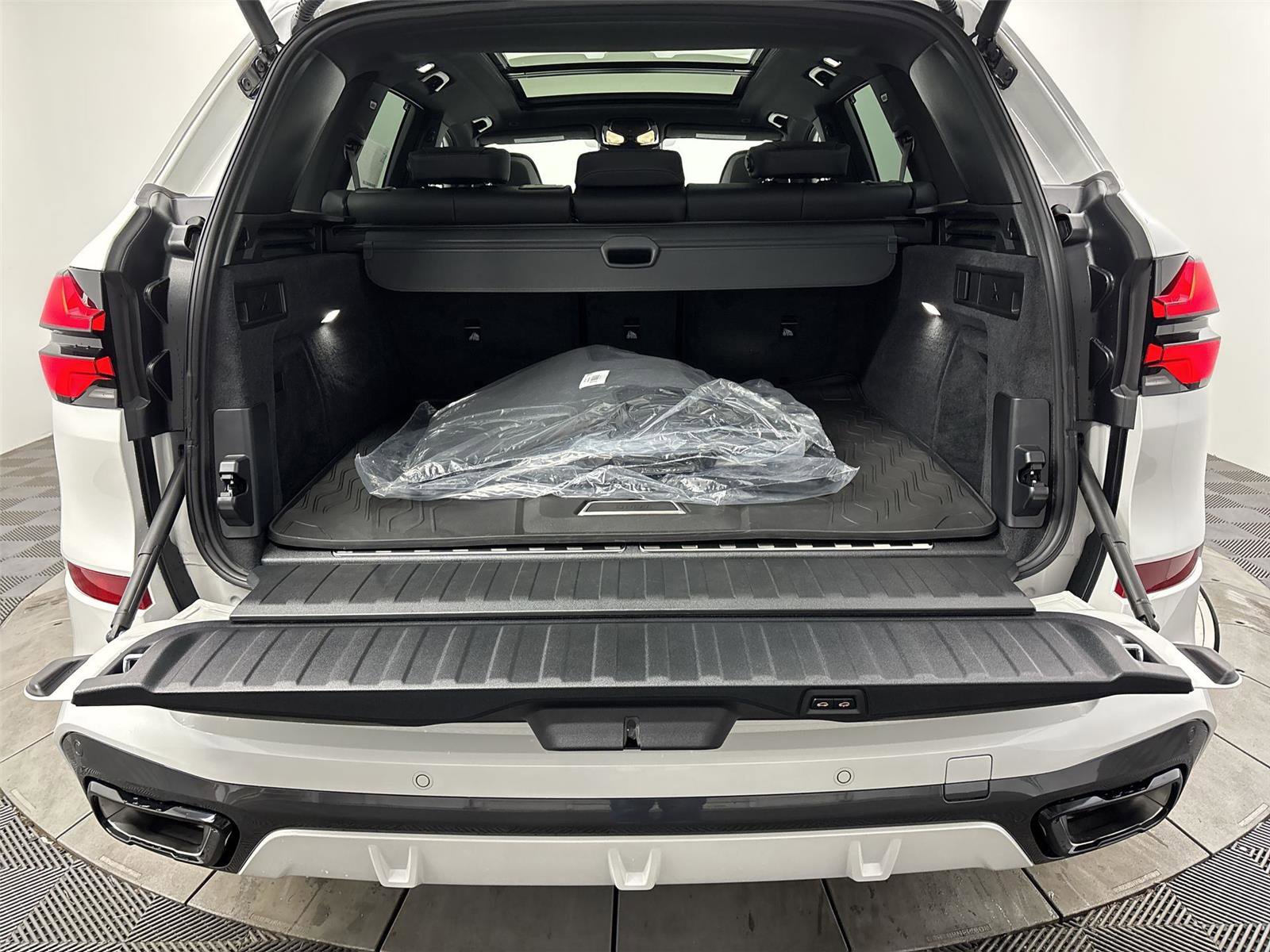 New 2026 BMW X5 xDrive50e w/ Executive Package image 21