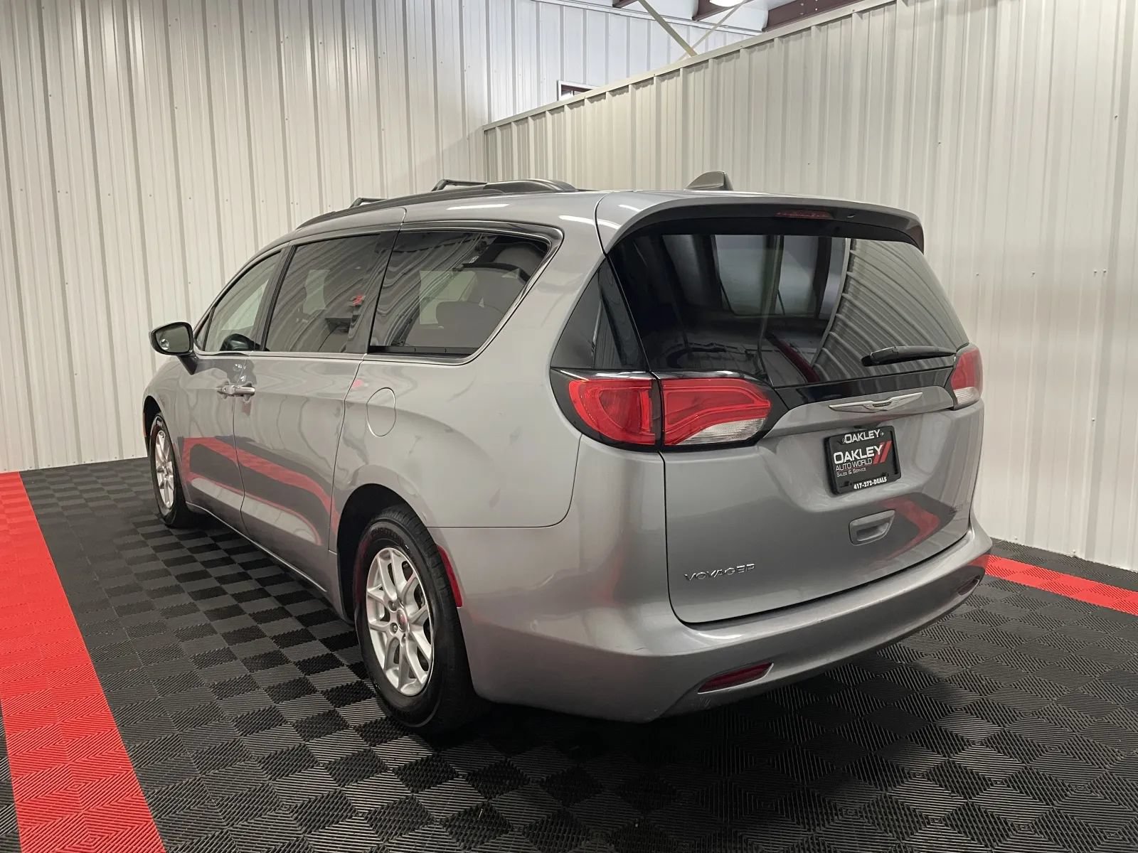 Used 2021 Chrysler Voyager Lxi FWD image 2