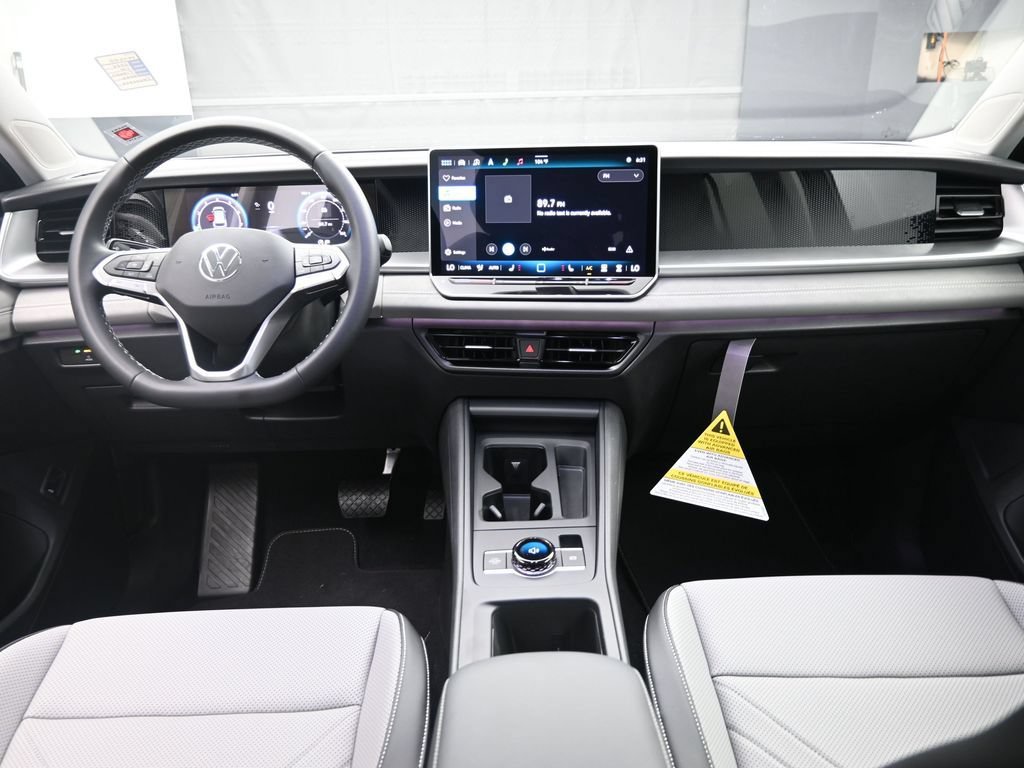 Used 2025 Volkswagen Tiguan SE FWD image 9