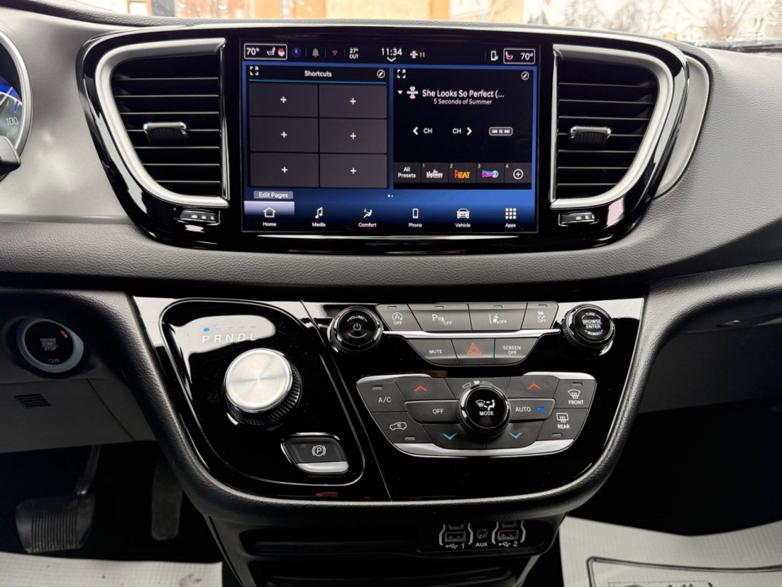 Used 2025 Chrysler Pacifica Select image 23