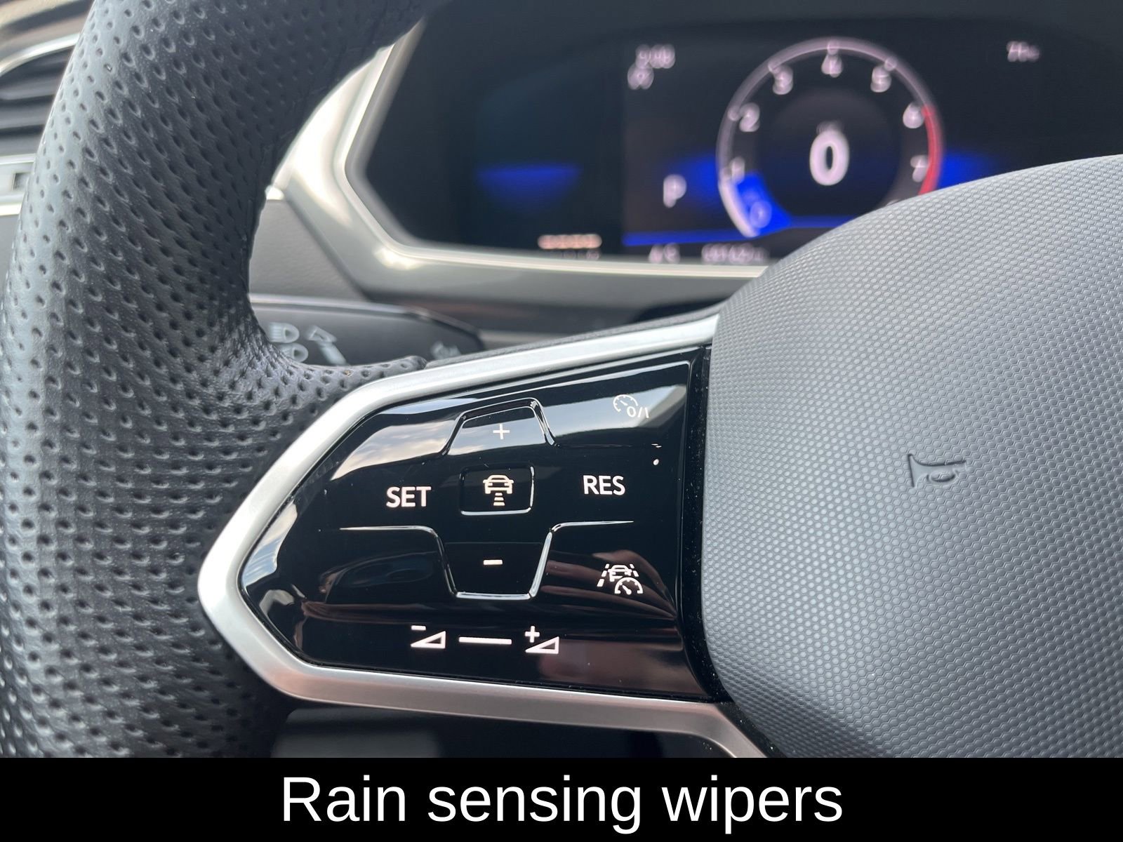 Used 2022 Volkswagen Tiguan SE R-Line FWD image 15