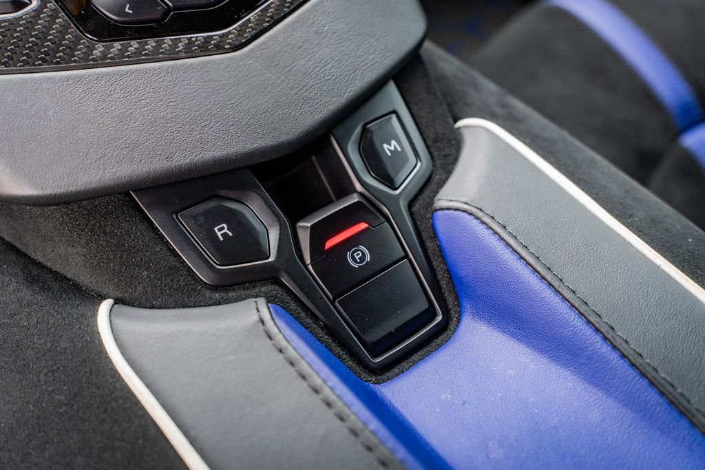Used 2019 Lamborghini Aventador SVJ AWD/4WD image 35