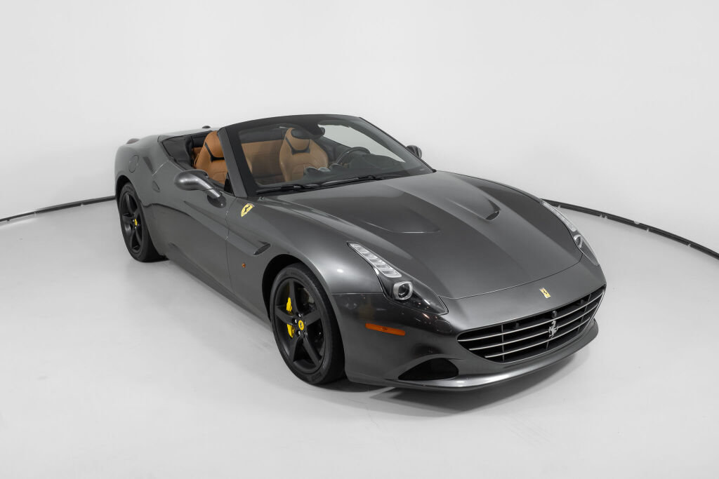 Used 2016 Ferrari California T RWD image 12