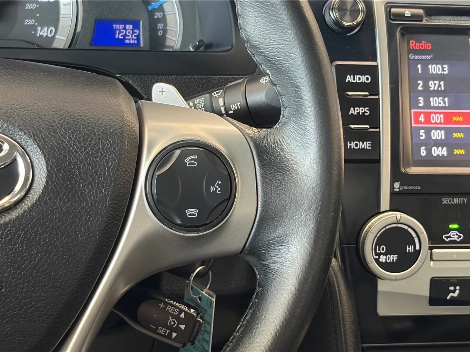 Used 2014 Toyota Camry SE FWD image 28