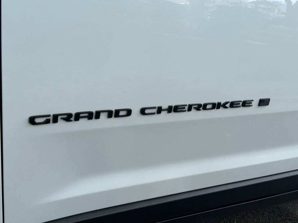 Certified 2024 Jeep Grand Cherokee Limited w/ Black Appearance Package image 28