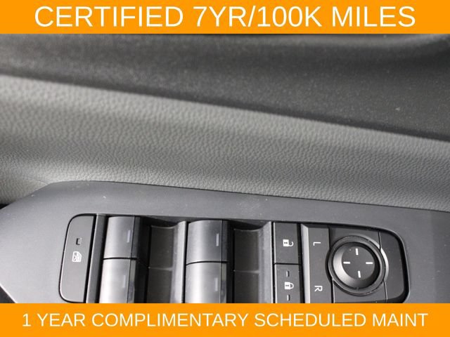 Used 2025 Toyota Prius LE FWD image 17