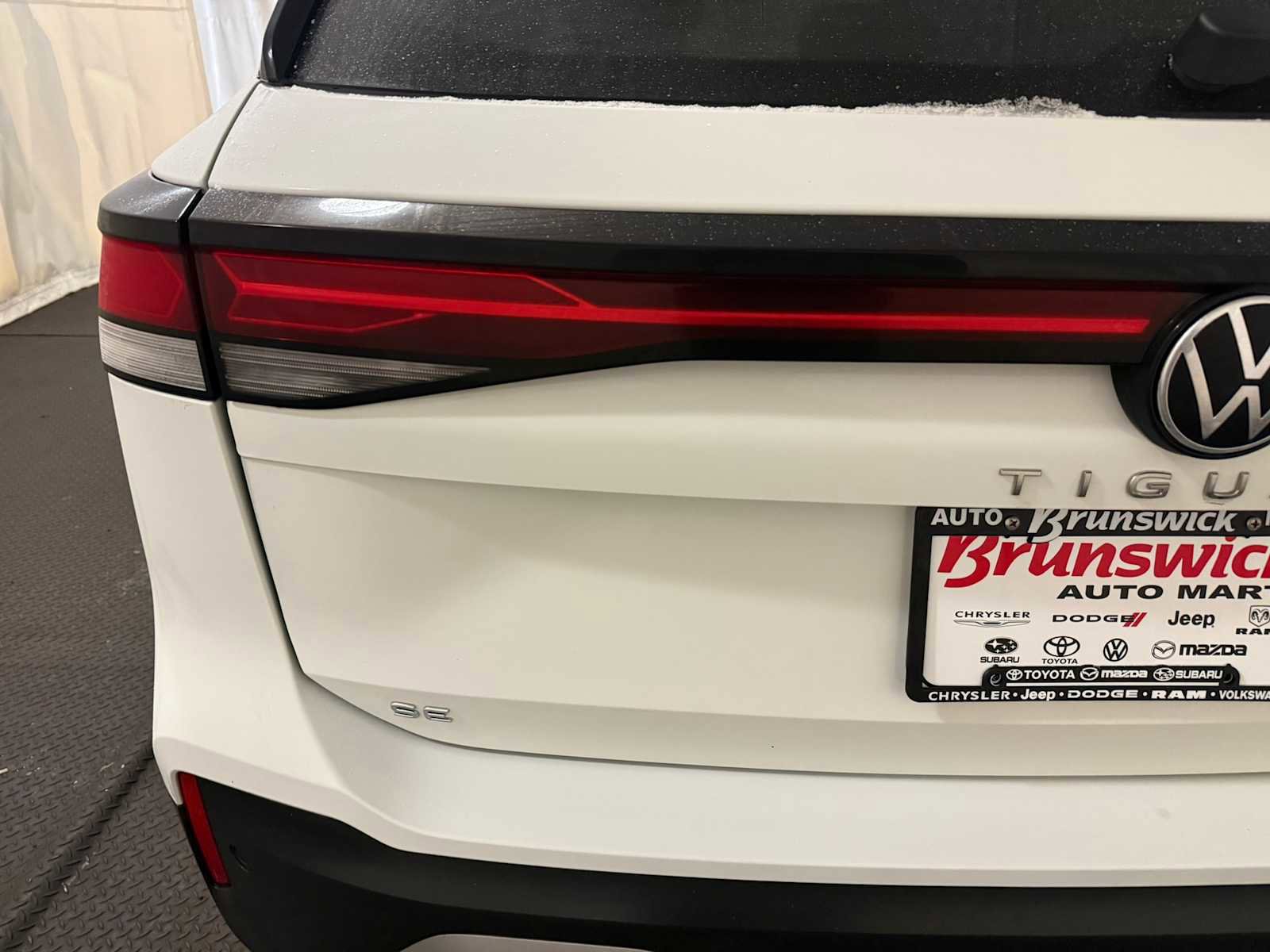 Certified 2025 Volkswagen Tiguan SE w/ Panoramic Sunroof Package image 17