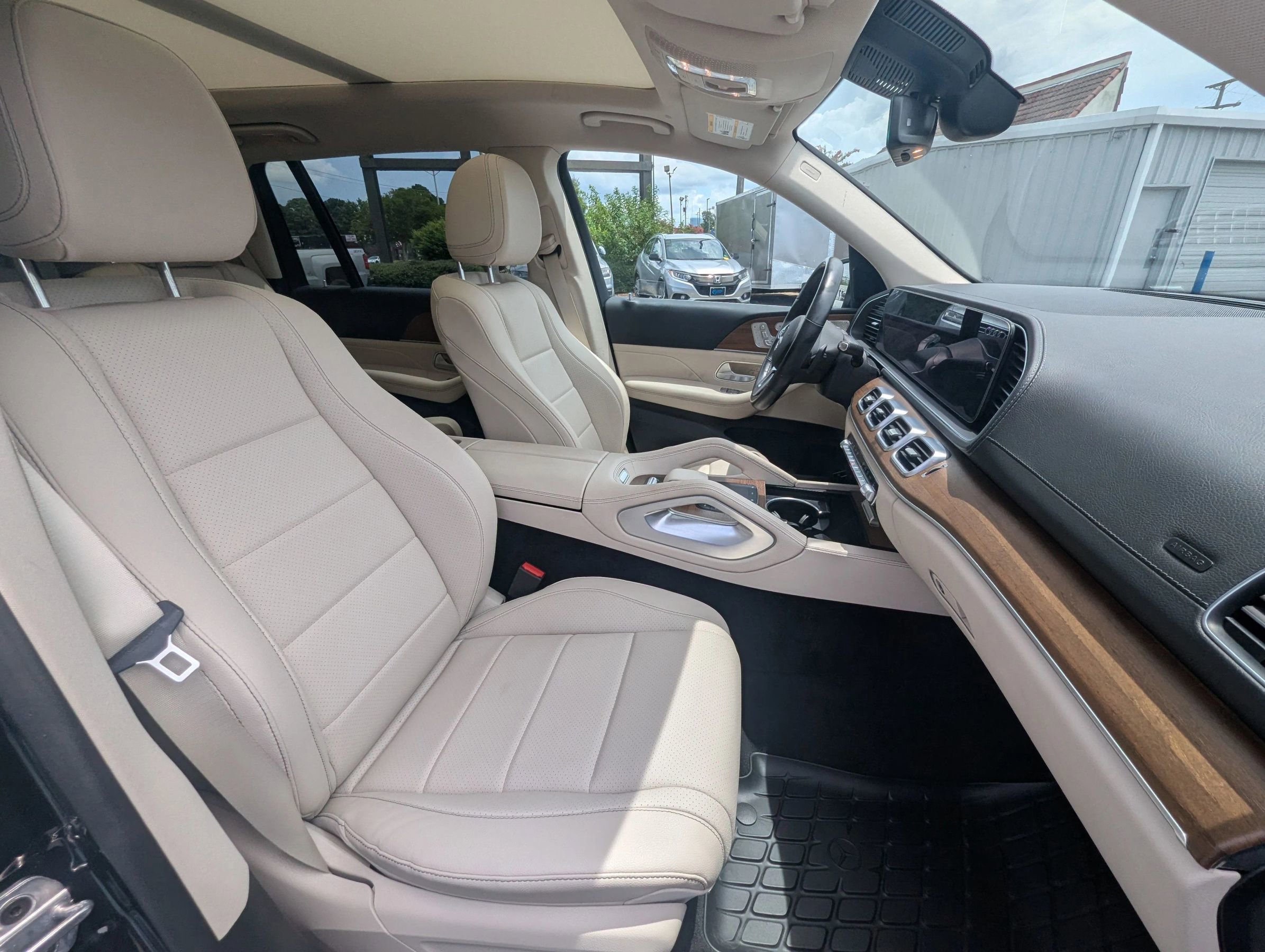 Used 2022 Mercedes-Benz GLS 450 4MATIC image 7