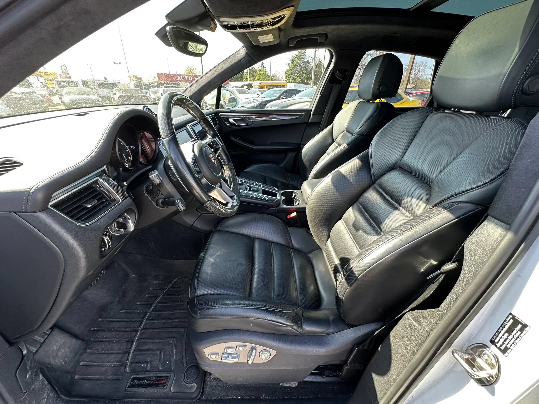 Used 2015 Porsche Macan Turbo AWD/4WD image 10