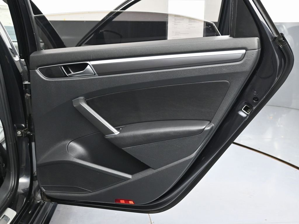 Used 2018 Volkswagen Passat 2.0T S image 33