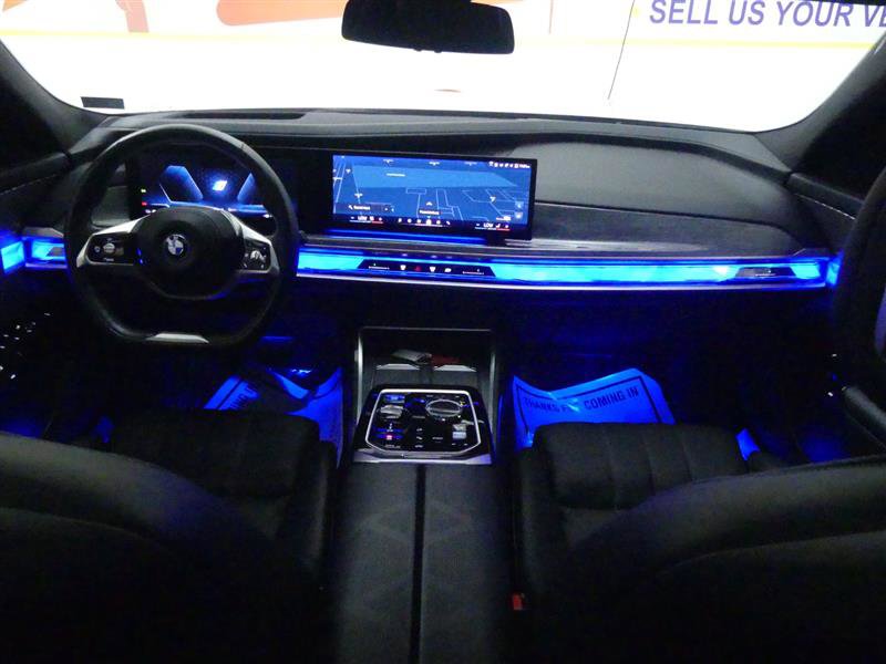 Used 2024 BMW i7 xDrive60 w/ Premium Package image 9
