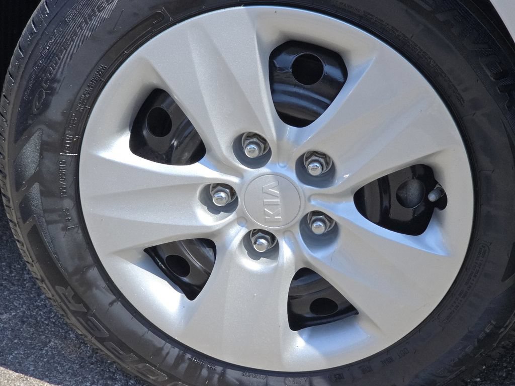 Used 2017 Kia Forte LX FWD image 4