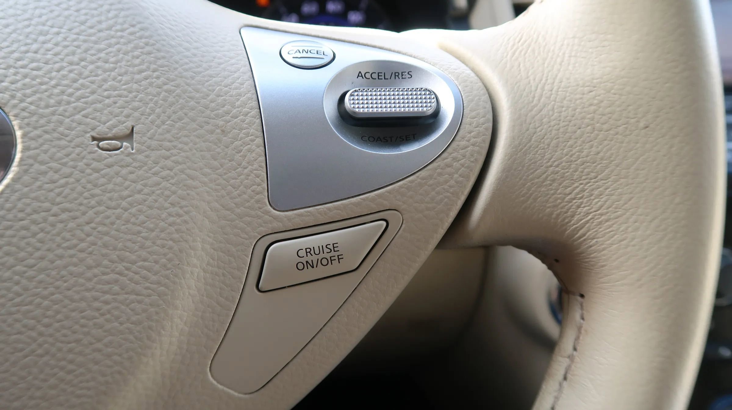 Used 2017 INFINITI QX70 3.7 w/ Premium Package image 42