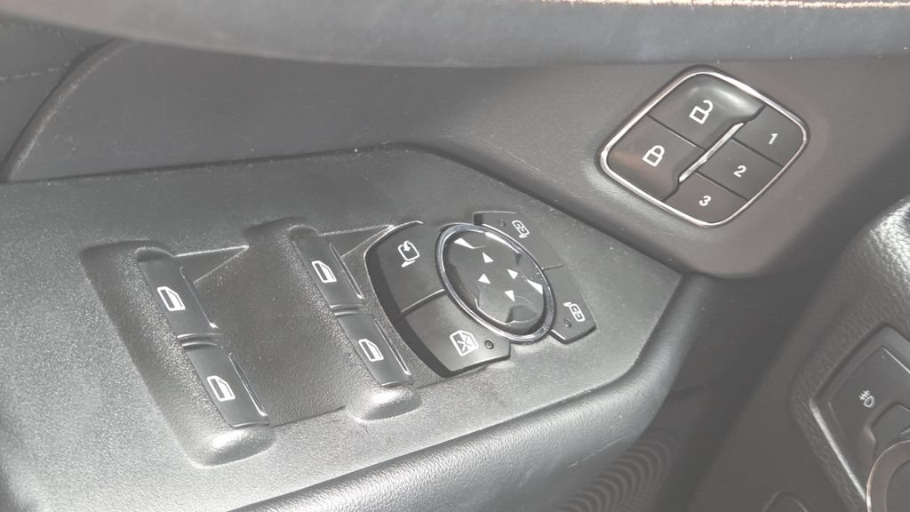 Used 2020 Ford Expedition Max Platinum AWD/4WD image 28