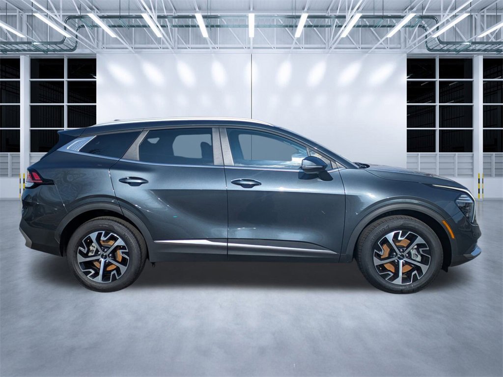 Used 2025 Kia Sportage EX image 3