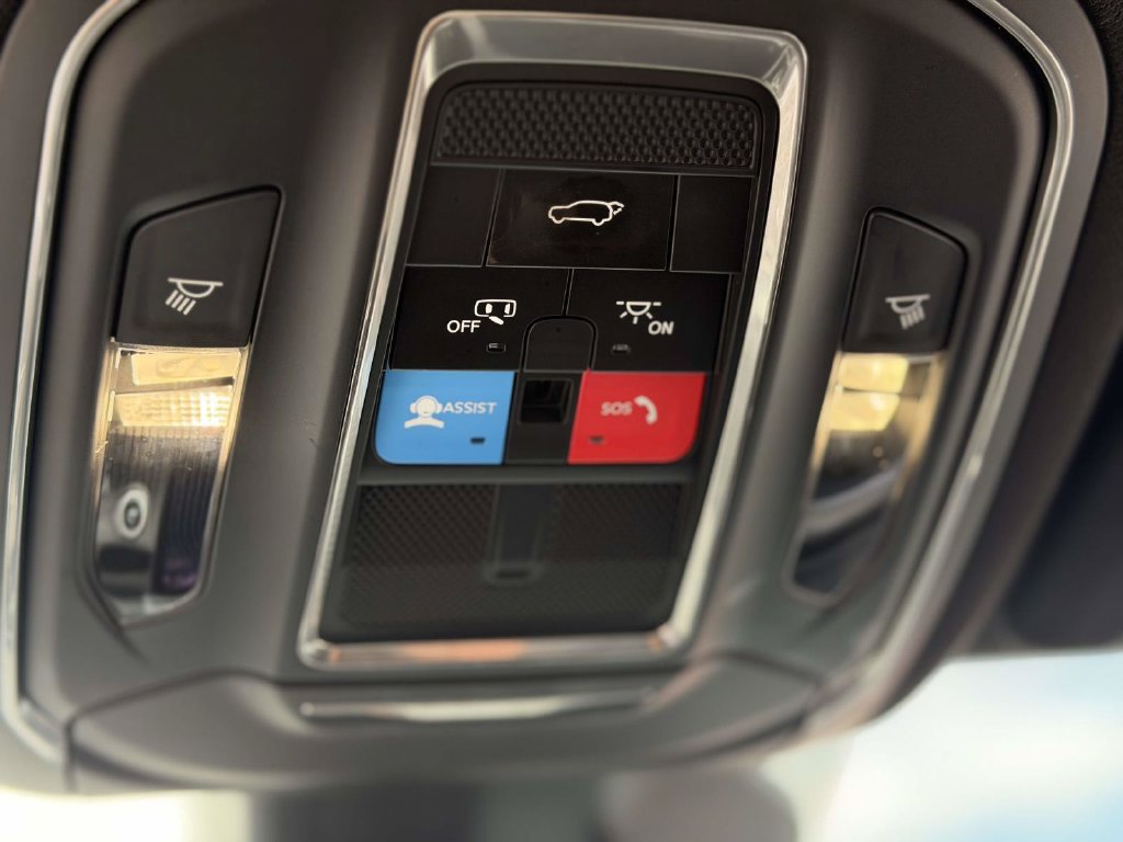 Used 2025 Jeep Grand Cherokee L Limited AWD/4WD image 34
