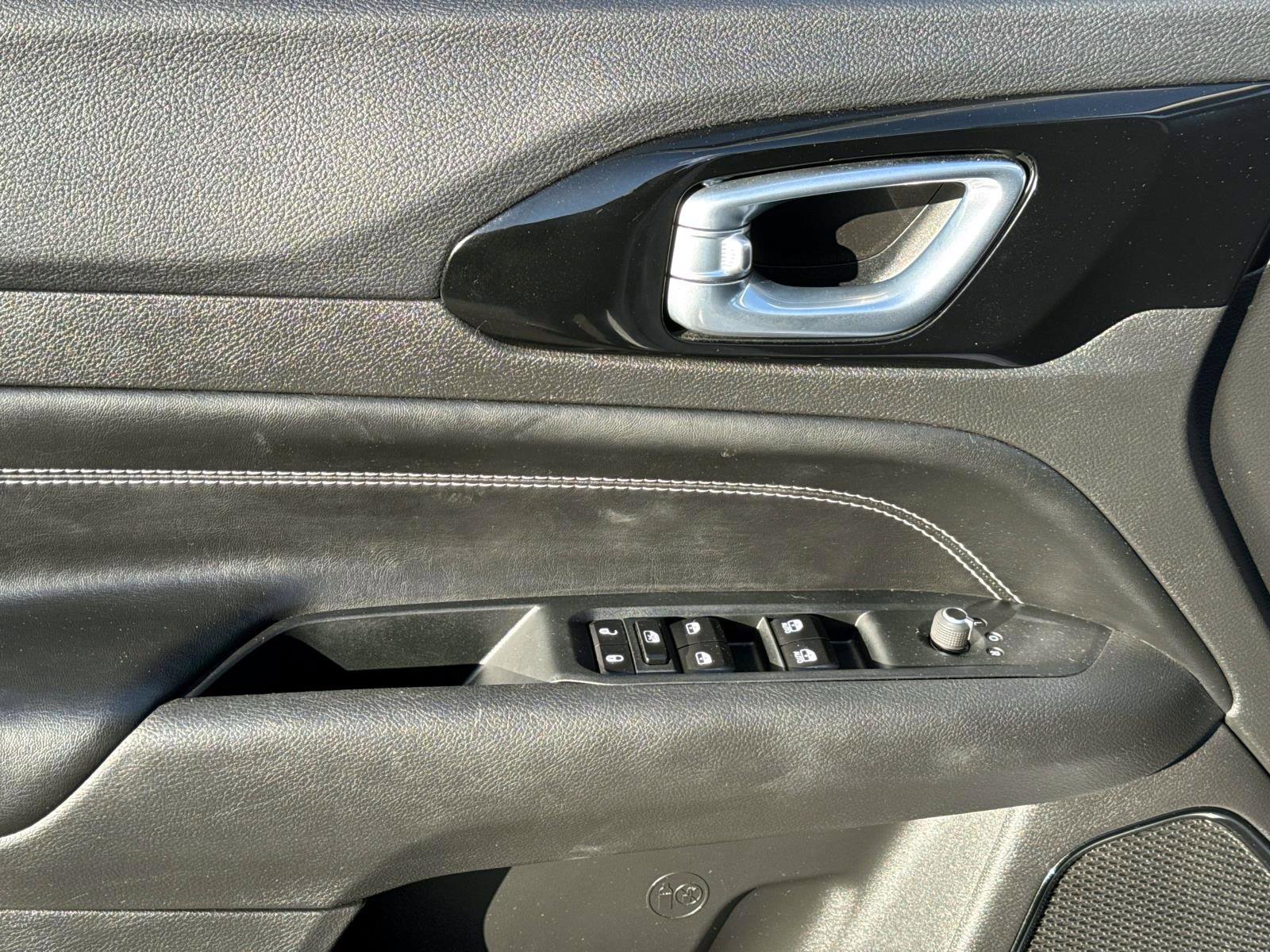 Used 2024 Jeep Compass Limited w/ High Altitude Package image 8