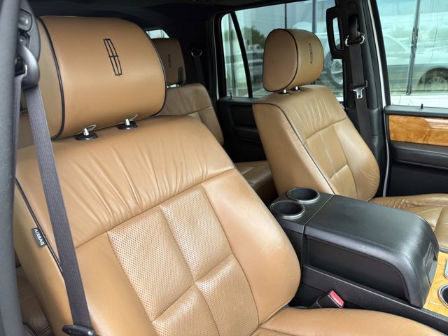 Used 2013 Lincoln Navigator L 4WD image 19