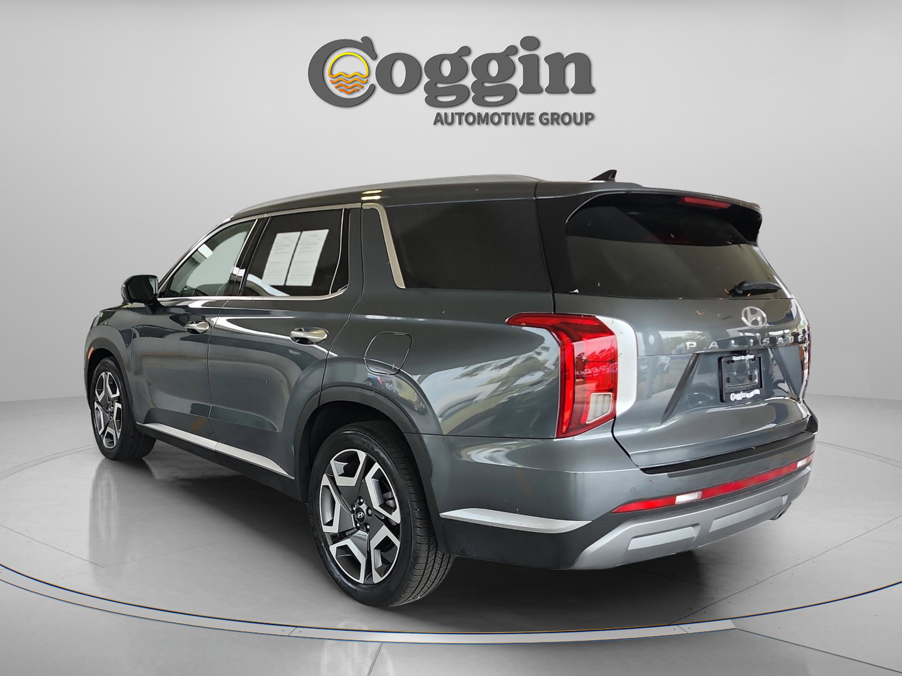 Used 2024 Hyundai Palisade SEL w/ Premium Package image 3