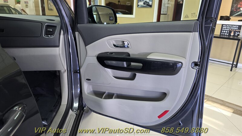 Used 2017 Kia Sedona SX FWD image 11
