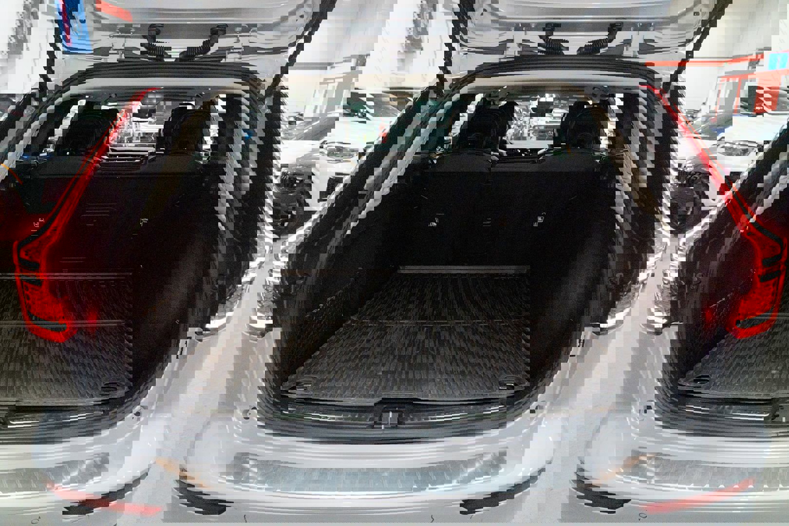 Used 2023 Volvo V60 B5 Cross Country Ultimate w/ Climate Package image 23