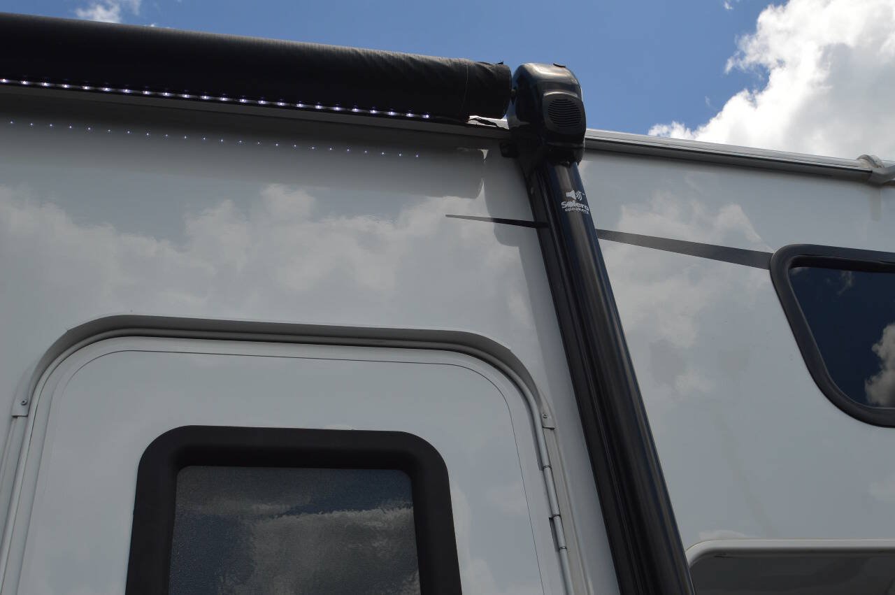 Used 2019 Ford E-450 and Econoline 450 Super Duty w/ Motorhome Prep Package RWD image 23