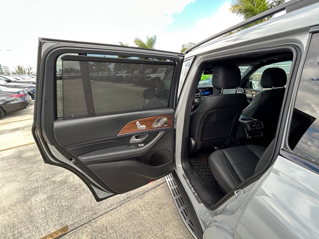 Used 2024 Mercedes-Benz GLS 450 4MATIC w/ AMG Line Exterior image 36