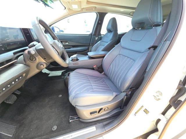 Used 2024 Nissan Ariya AWD image 13