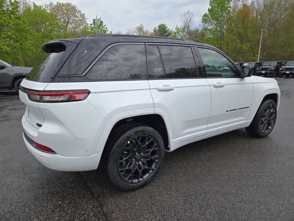 New 2026 Jeep Grand Cherokee Summit AWD/4WD image 4