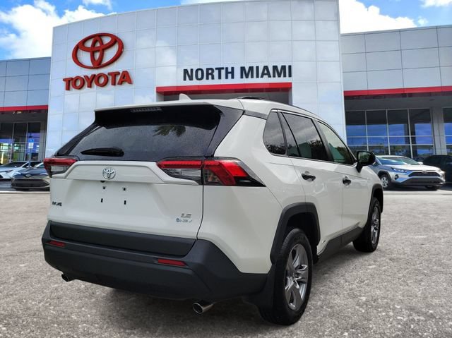Used 2025 Toyota RAV4 LE AWD/4WD image 4