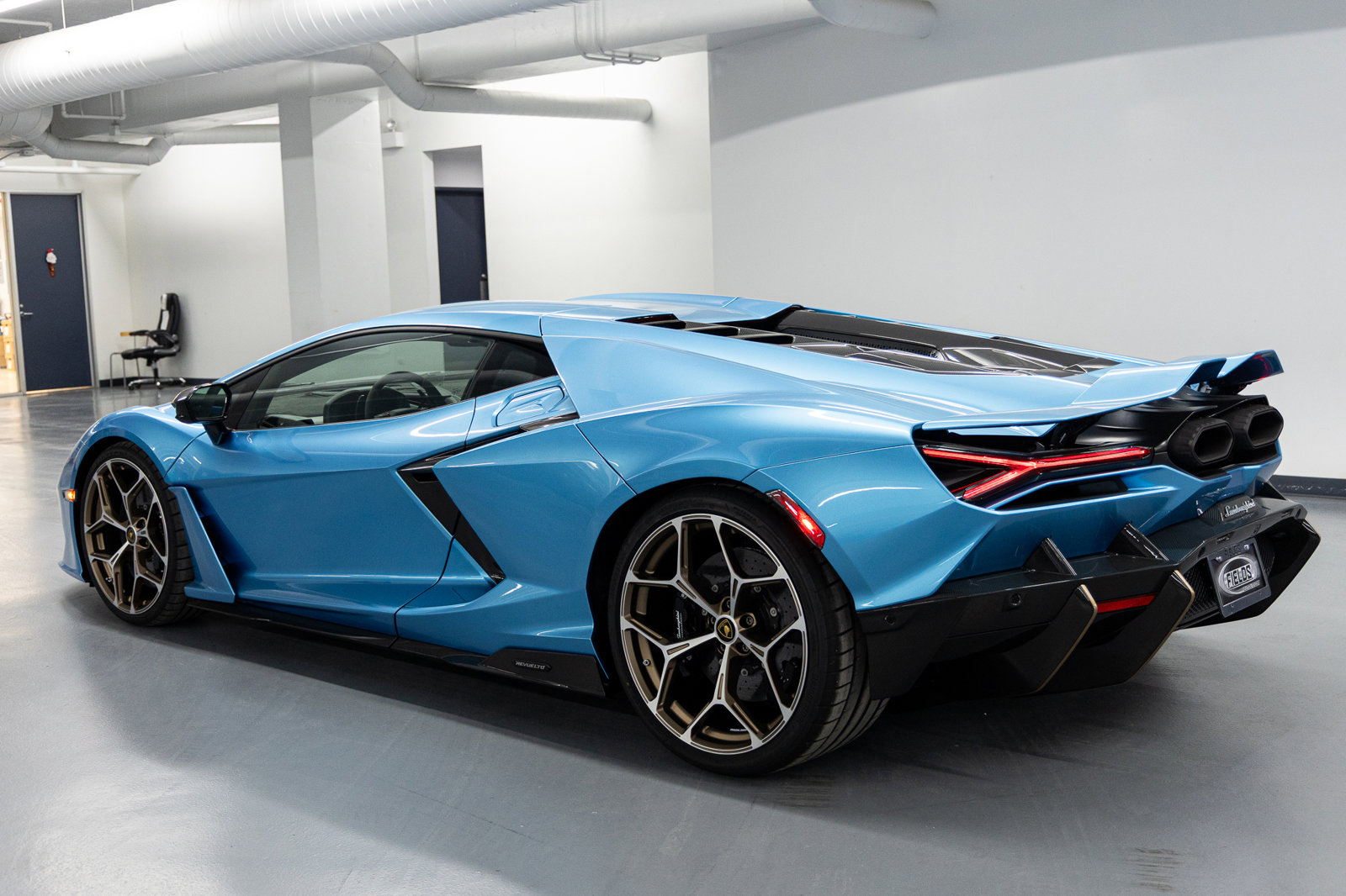 Used 2025 Lamborghini Revuelto image 6