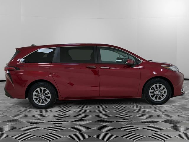 Used 2022 Toyota Sienna XLE FWD image 6