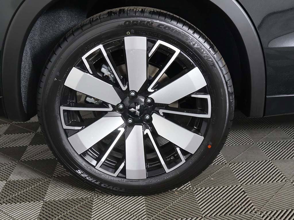 New 2025 Mitsubishi Outlander AWD image 28