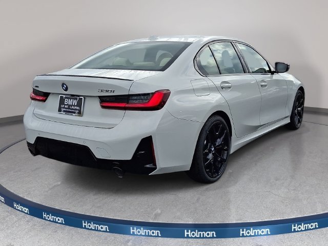 New 2026 BMW 330i xDrive Sedan w/ M Sport Package AWD/4WD image 4