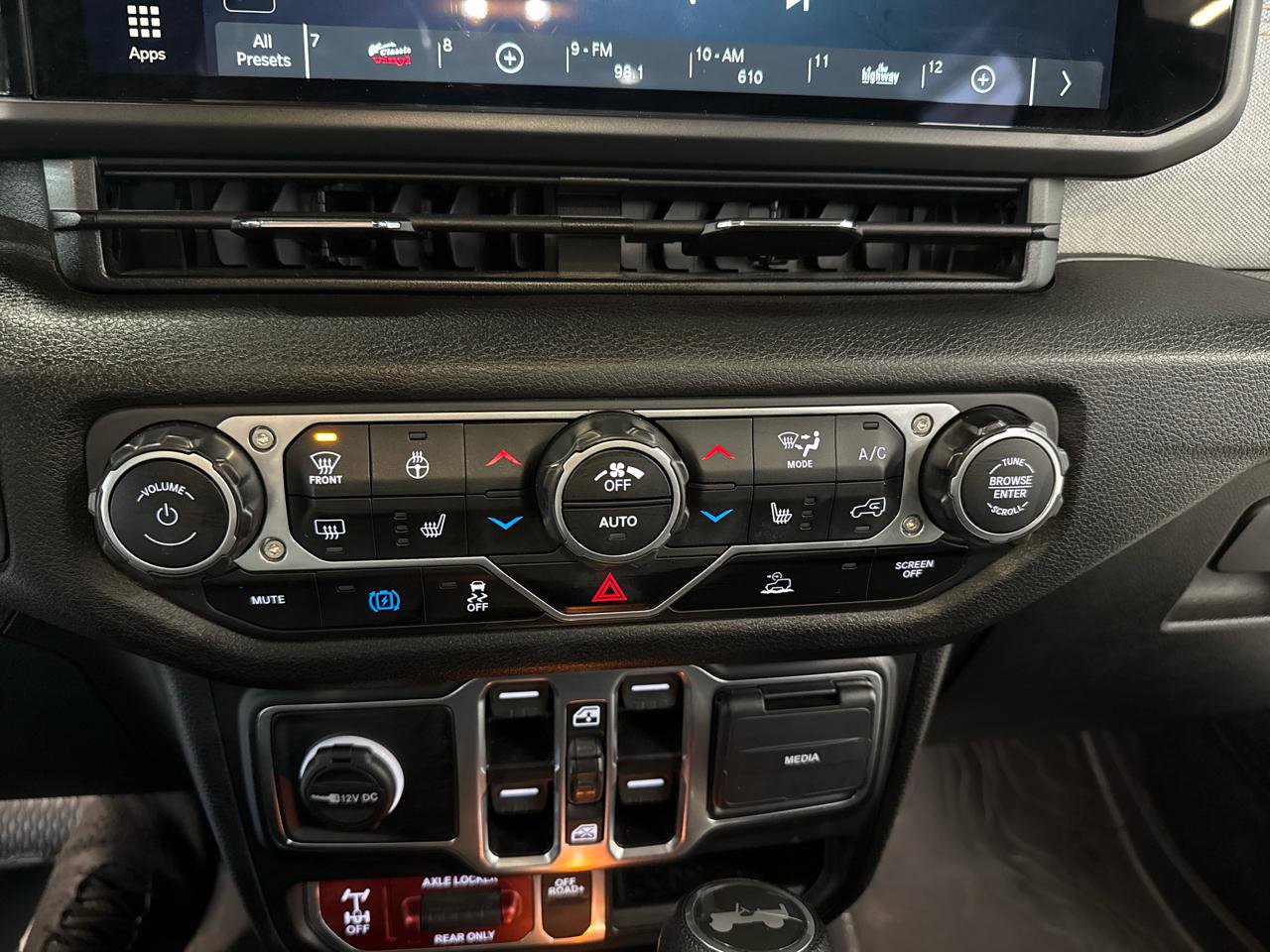 Used 2024 Jeep Wrangler Unlimited image 20