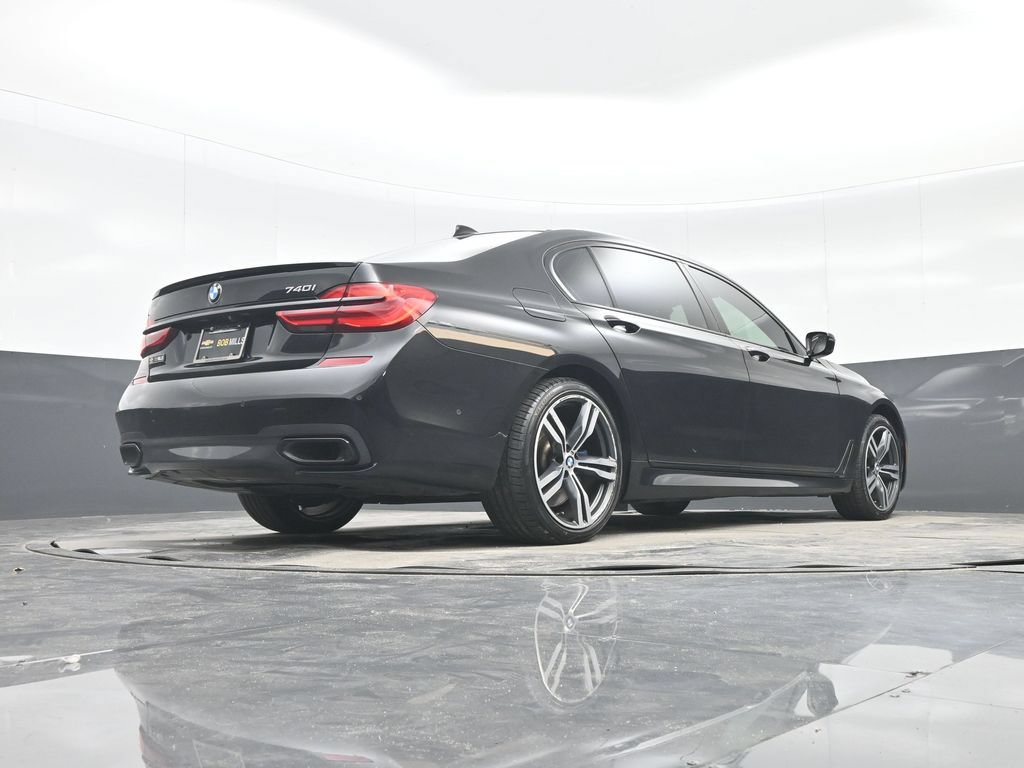 Used 2019 BMW 740i w/ M Sport Package RWD image 30