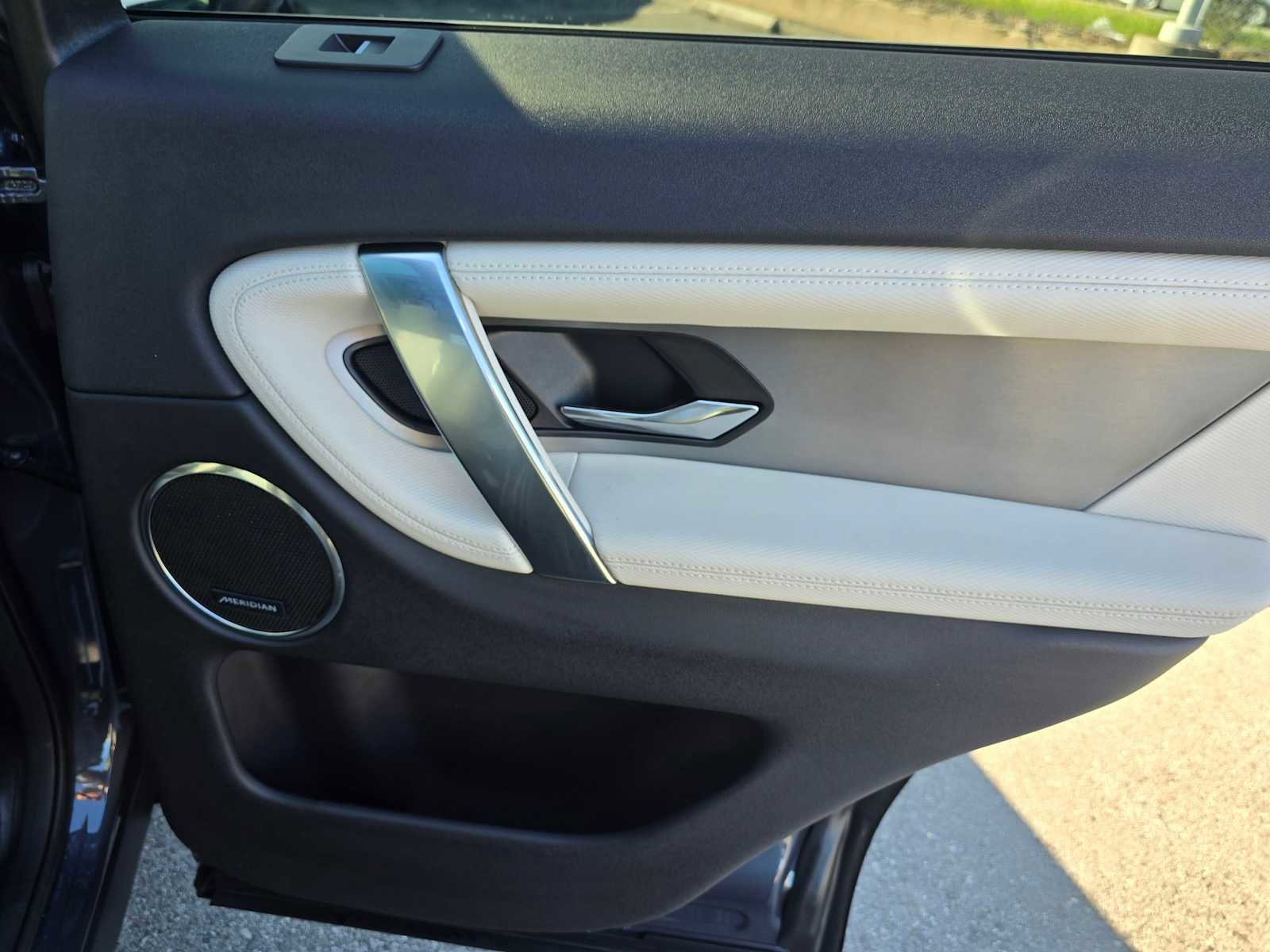 Used 2025 Land Rover Discovery Sport Dynamic SE image 13