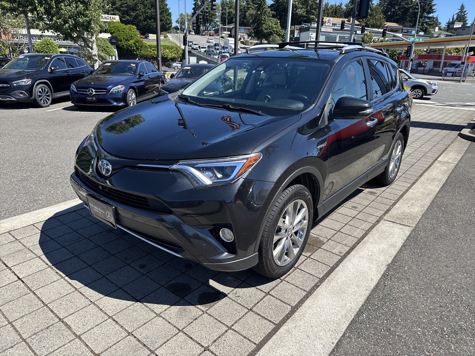 Used 2017 Toyota RAV4 Limited AWD/4WD image 1