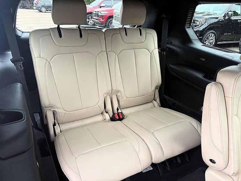 Used 2024 Jeep Grand Cherokee L Limited w/ Black Appearance Package AWD/4WD image 47