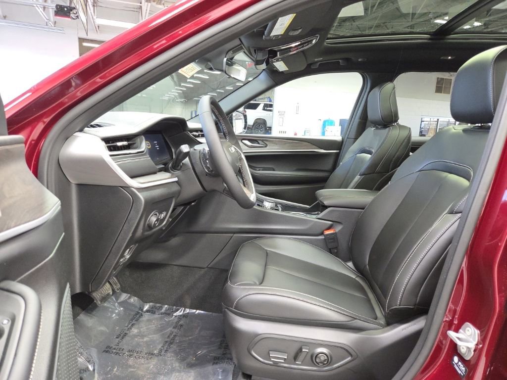 New 2026 Jeep Grand Cherokee L Limited image 9