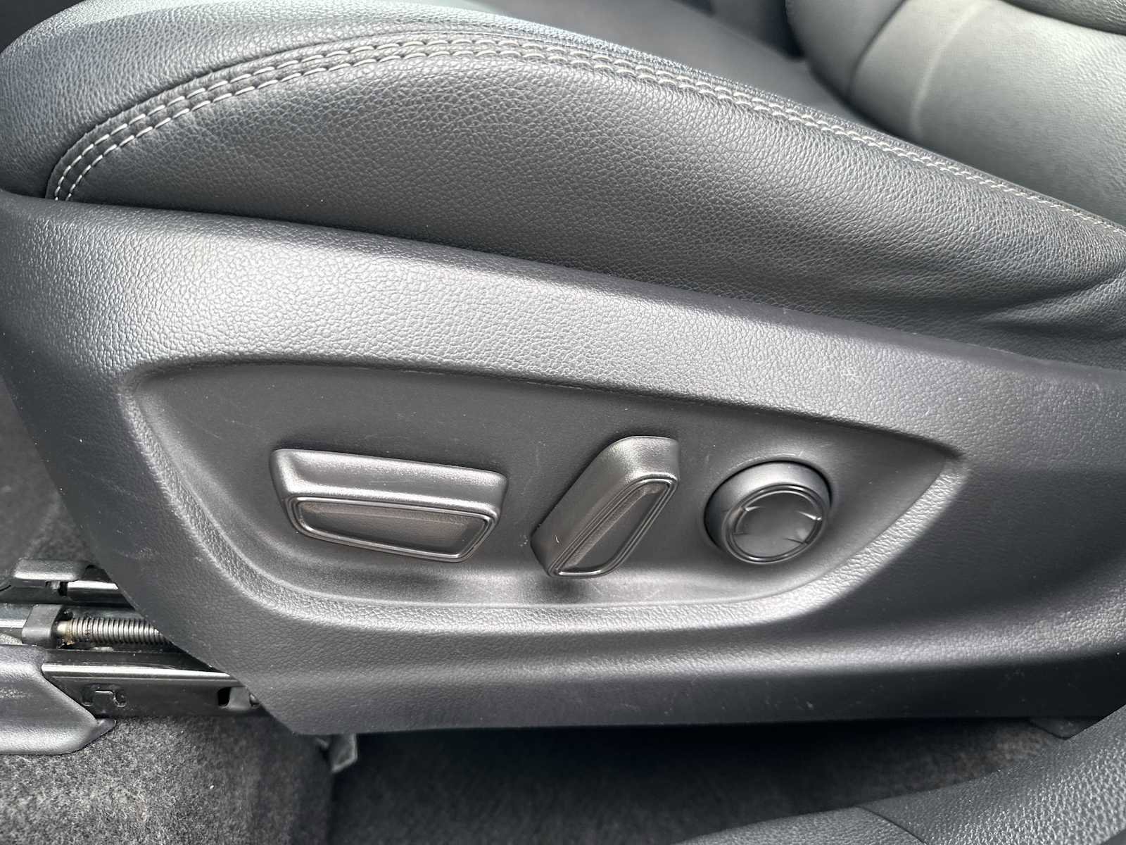 Used 2024 Toyota Corolla Cross XLE FWD image 10