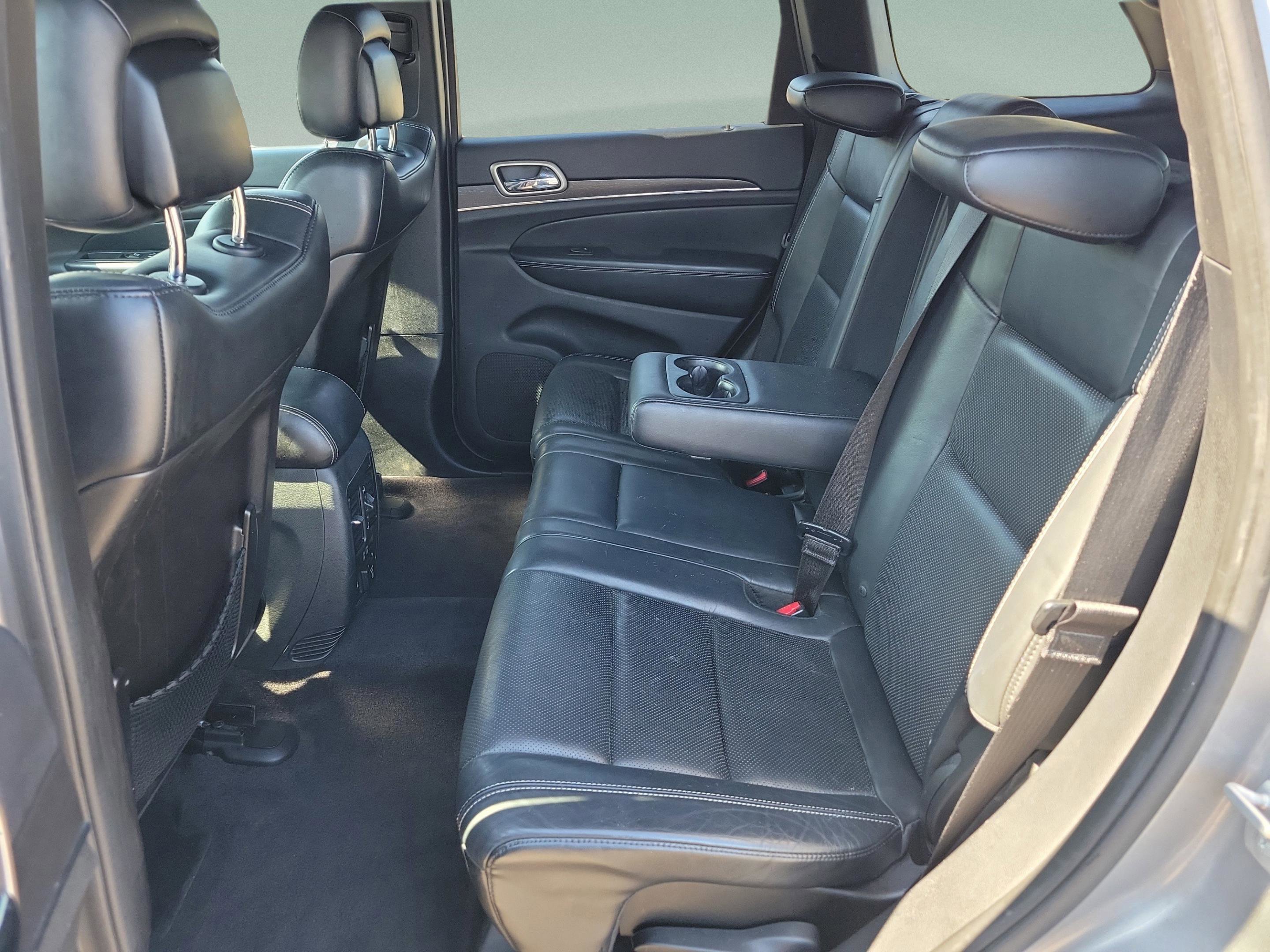 Used 2015 Jeep Grand Cherokee Limited w/ Luxury Group II image 8