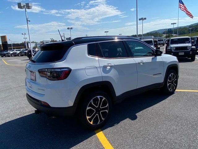 Used 2022 Jeep Compass Limited AWD/4WD image 5