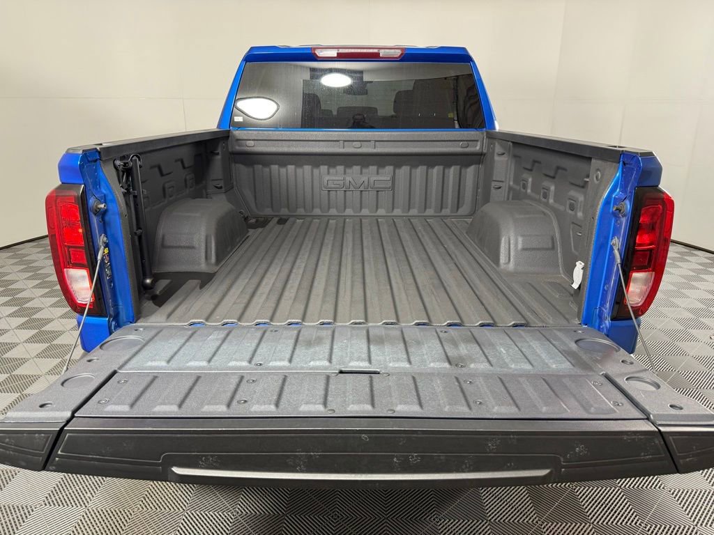 Used 2022 GMC Sierra 1500 Elevation w/ LPO, Elevation Black Package image 11