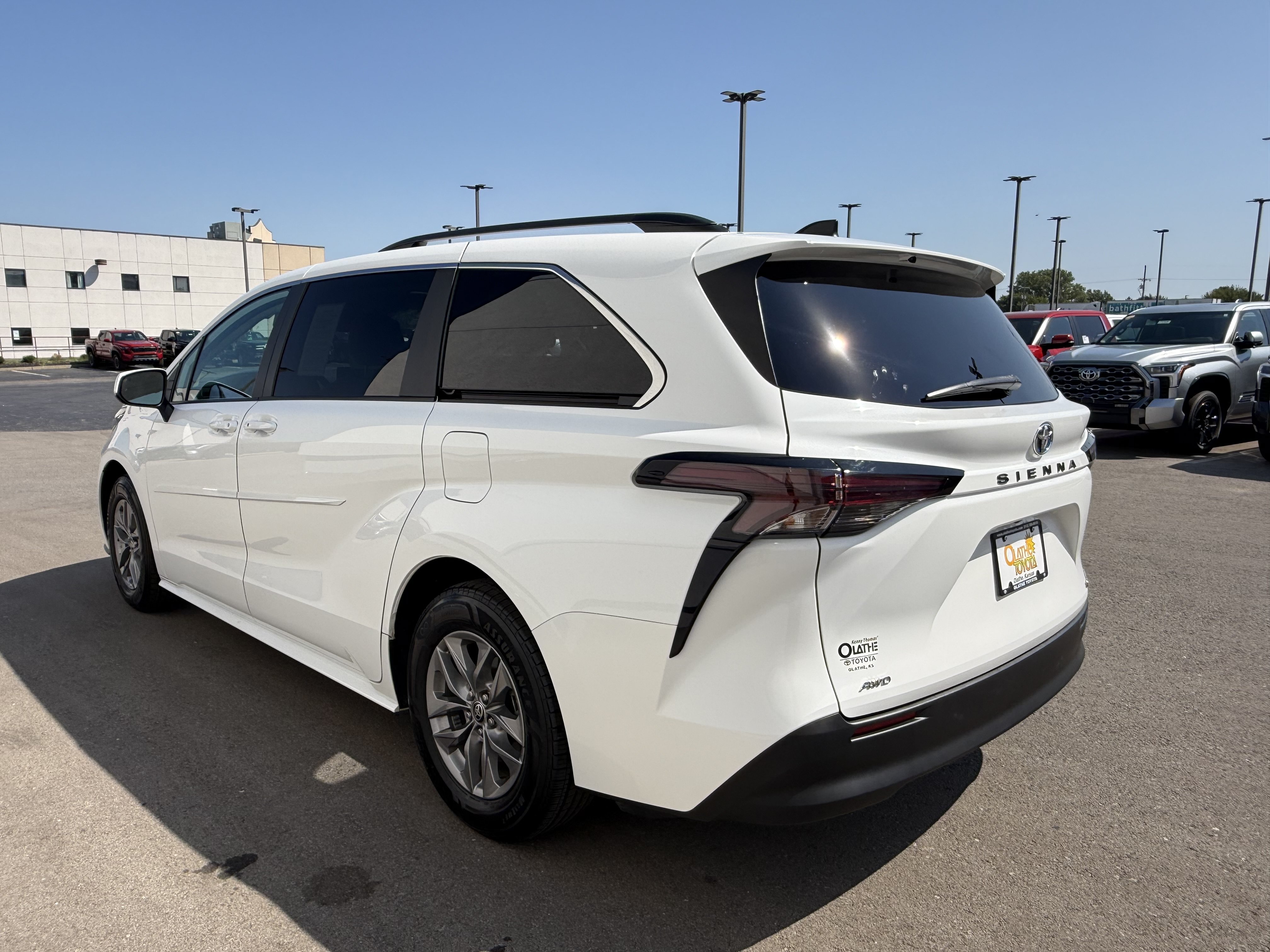 Certified 2024 Toyota Sienna LE w/ LE Plus Package AWD/4WD image 3