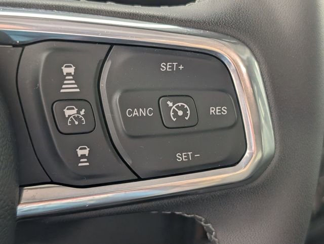 Used 2025 Jeep Wrangler Unlimited Sahara image 15