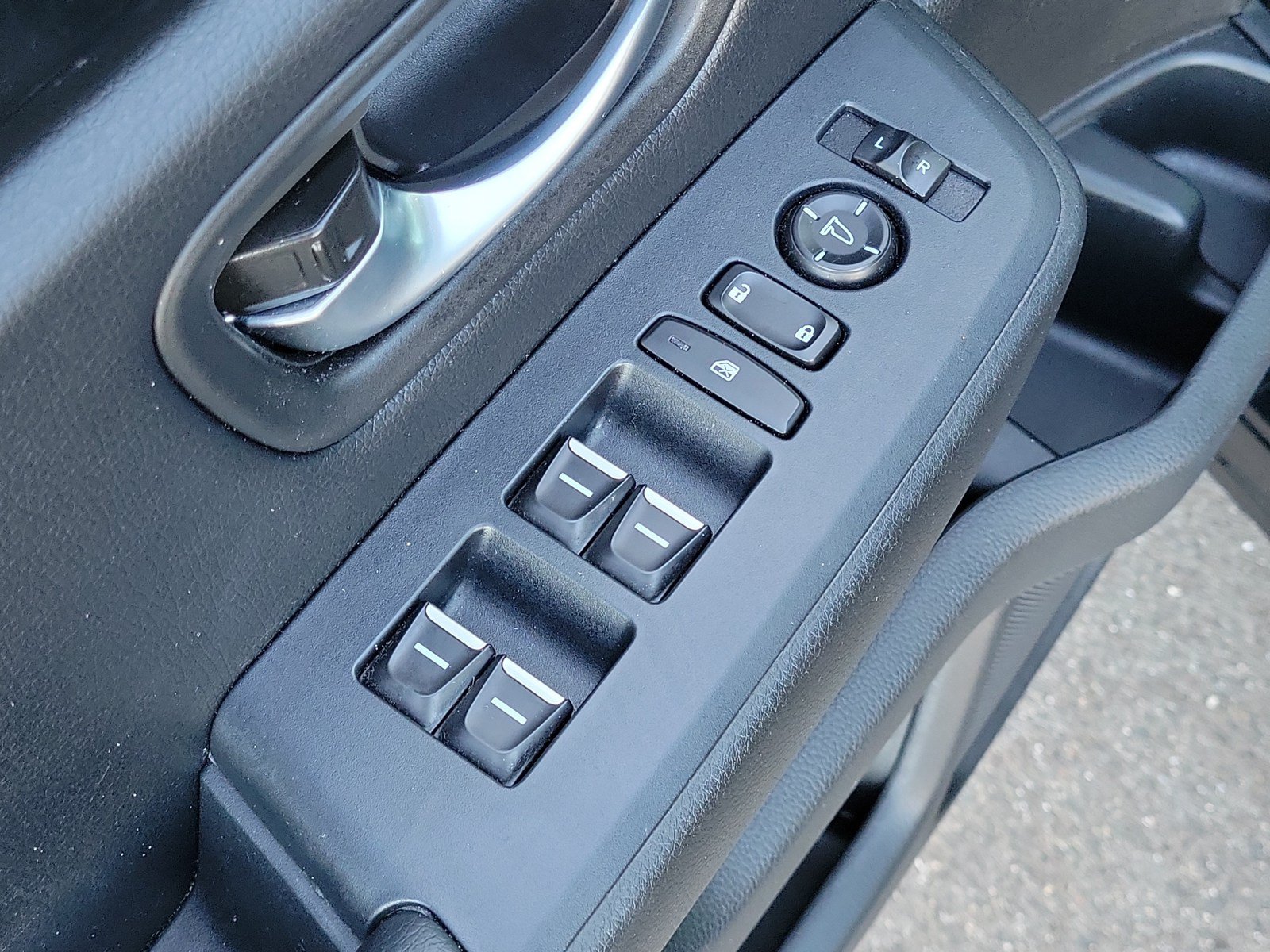 Used 2024 Honda Pilot Touring image 14