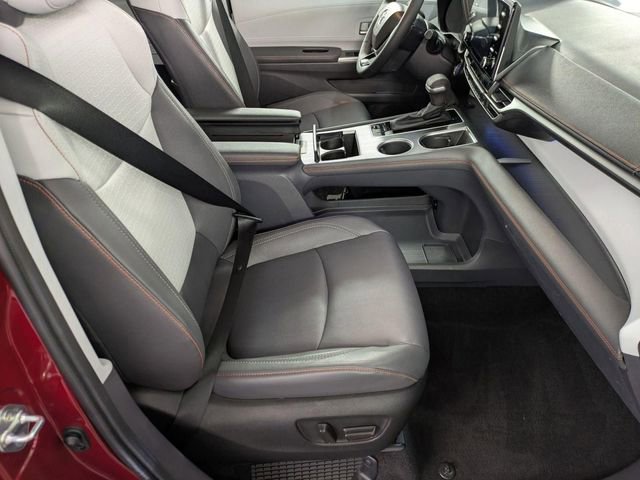 Used 2023 Toyota Sienna XSE FWD image 33